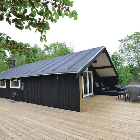 Three-bedroom Holiday In * Knebel